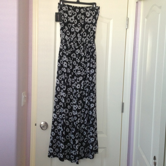 ⚡SALE⚡NWT daisy print jumpsuit - S - Picture 4 of 4