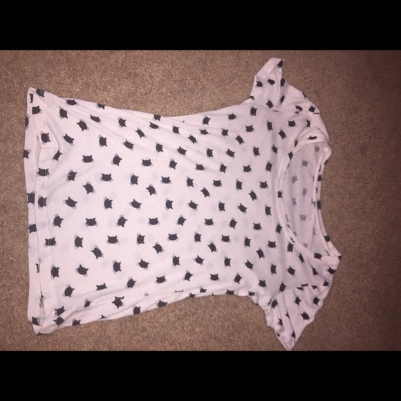 Scoop neck shirt with cat print