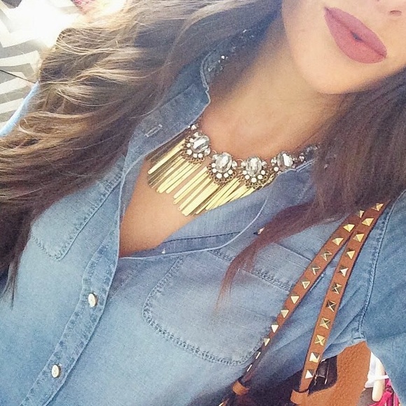 Boutique Jewelry - ❗SALE❗NWT Crystal & Fringe Statement Necklace