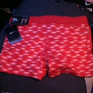 🎁SOLD ON MERC🎁 Nike drifit running shorts