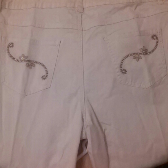 Cream colored embroidered lightweight pants - Picture 2 of 4