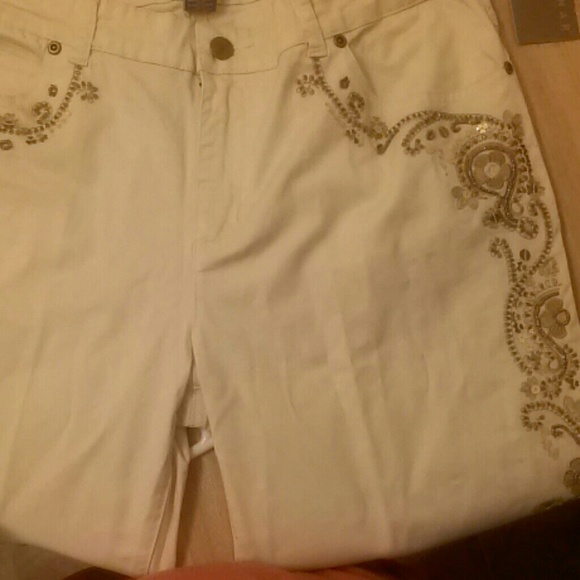 Cream colored embroidered lightweight pants - Picture 4 of 4
