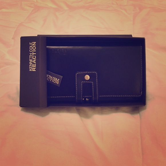 Kenneth Cole Reaction Clutch Wallet