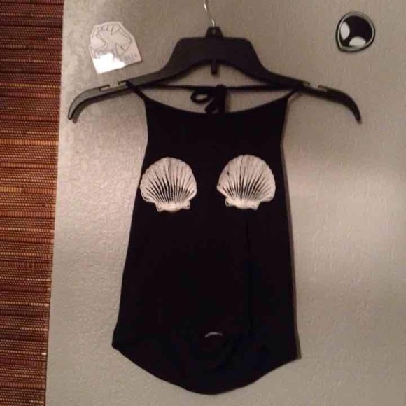 Brandy Melville SeaShell Halter