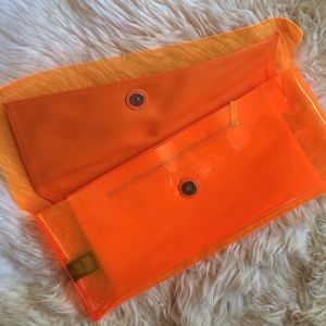 BCBGMaxAzria Accessories - BCBG MAX AZRIA clutch BCBGMaxAzria Accessories - BCBG MAX AZRIA clutch