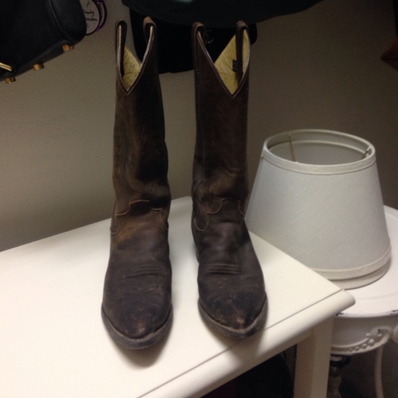 Justin's women's dark brown cowboy boots
