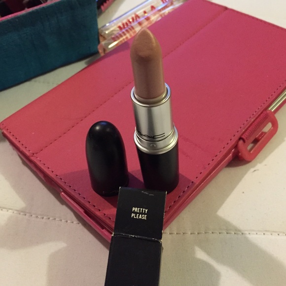 Mac Pretty Please lipstick