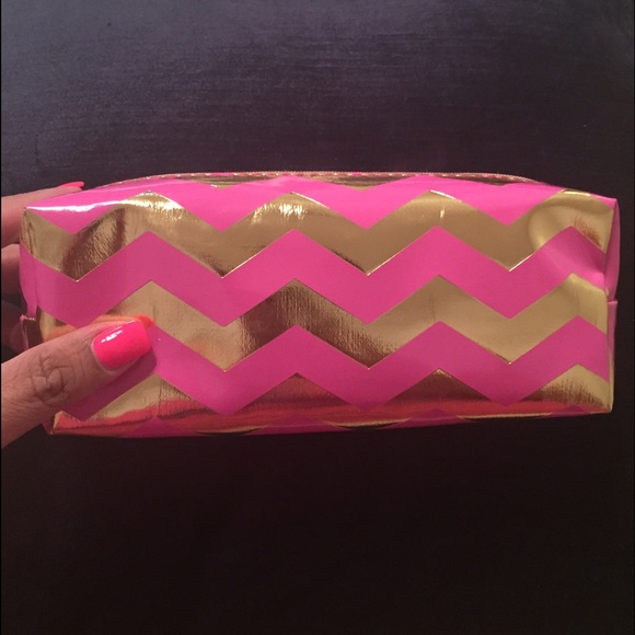 Margaret Joseph Other - ✈️Cute bag that includes essentials for travel✈️