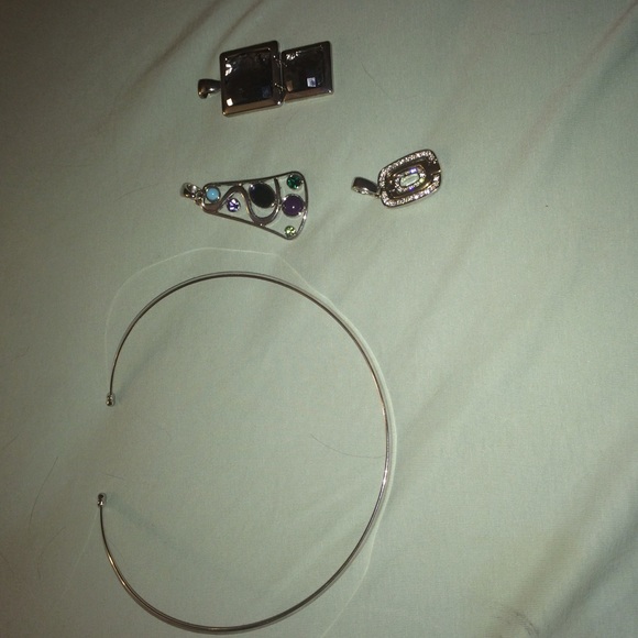 Choker with 3 pendants