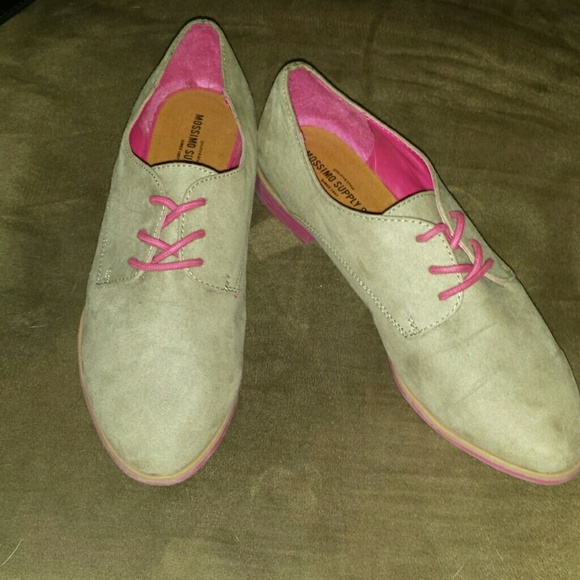 Shoes - Picture 1 of 4