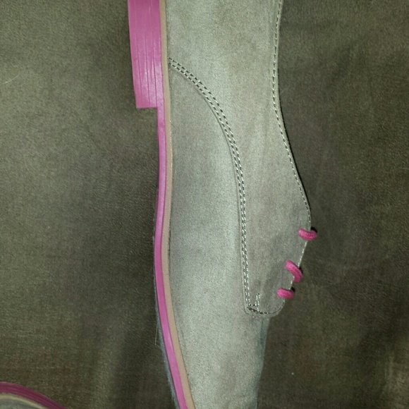 Shoes - Picture 4 of 4