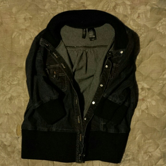 Jean jacket - Picture 1 of 4