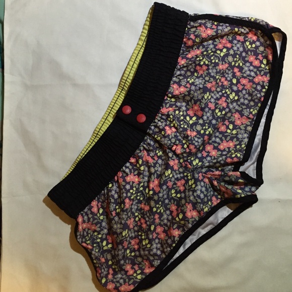 Bundle 3 Shorts size Small - Picture 4 of 4