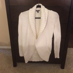 White super cute express sweater 💕