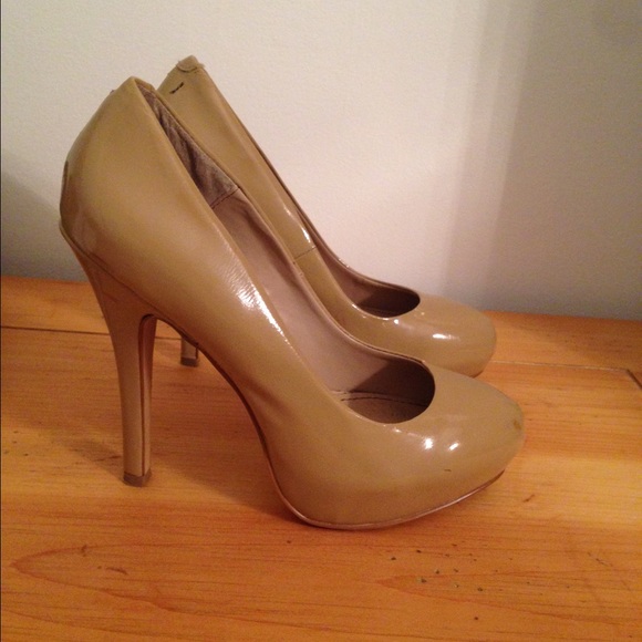 Steve Madden Shoes - Steve Madden nude heels