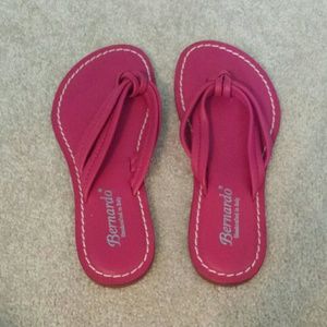 Bernardo pink sandal nwot