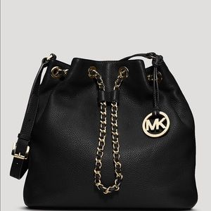 Large bucket shoulder bag