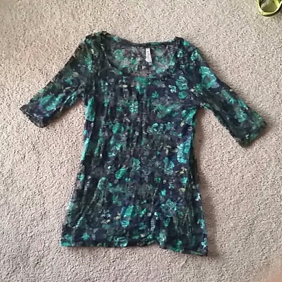 Top - Picture 1 of 1