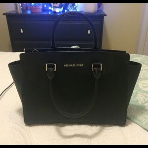 Black Selma Michael kors purse