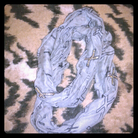 Grey w/ Black studded cross scarf - Picture 1 of 1