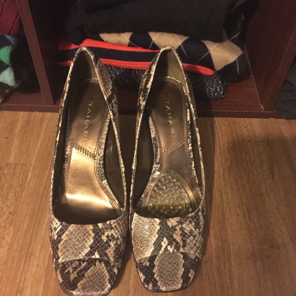 Tahari leather shoes