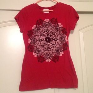 cap-sleeve graphic tee