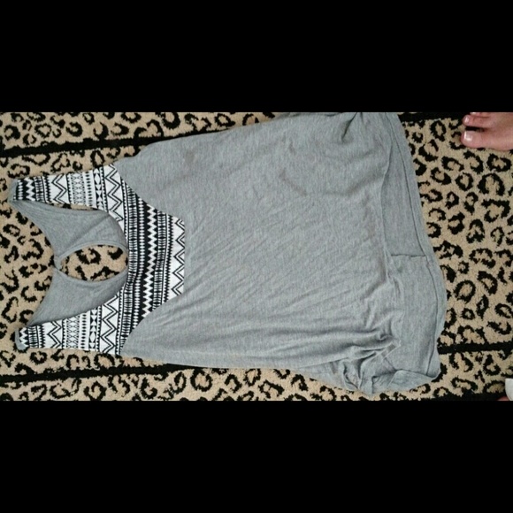 Grey tank top with tribal neckline - Picture 2 of 3