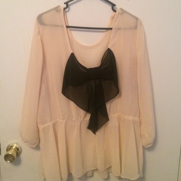 🚫SOLD Ivory Bow Back Top