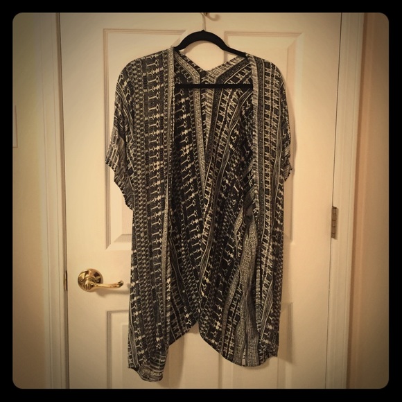 Black and white patterned kimono