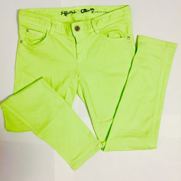 Alice + Olivia Denim - ✨HP✨ Alice+Olivia trendy chartreuse skinny jeans!