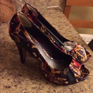 STEVE MADDEN FLORAL SHOES