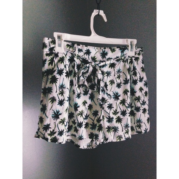 Francesca's MIAMI Palm Tree Flowy Tie-Front Shorts