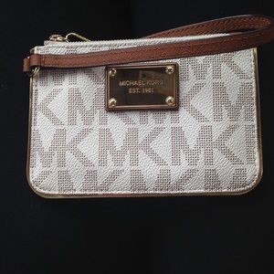 Michael kors jet set small signature wristlet