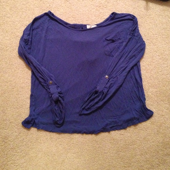 blue lightweight 3/4 sleeve shirt