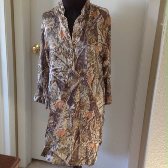 Cabela's Camo silk night shirt