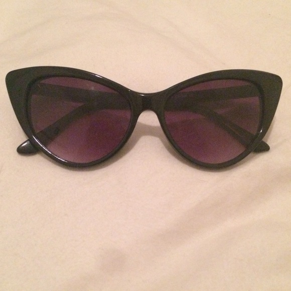 Cat eye sunglasses