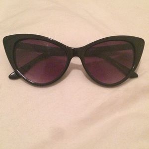 Cat eye sunglasses
