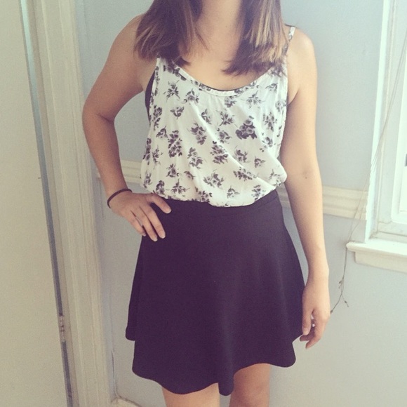 Dresses & Skirts - 💗 Host Pick 💗 Black Skater Skirt