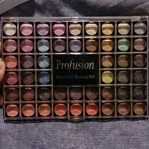 Make up pallet brand new