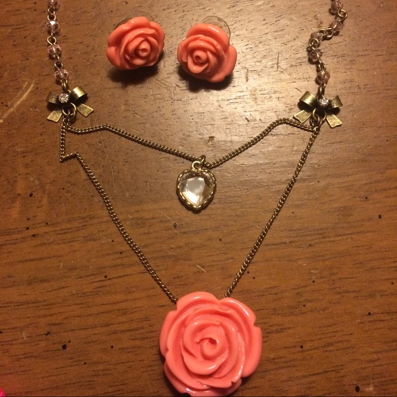 Betsey Johnson rose tier necklace & earrings - Picture 1 of 4