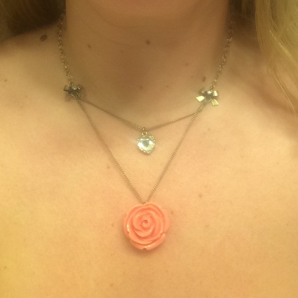 Betsey Johnson rose tier necklace & earrings - Picture 4 of 4
