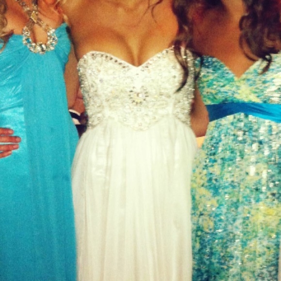 Gorgeous Sherry Hill Inspired Dress!! - Picture 2 of 3