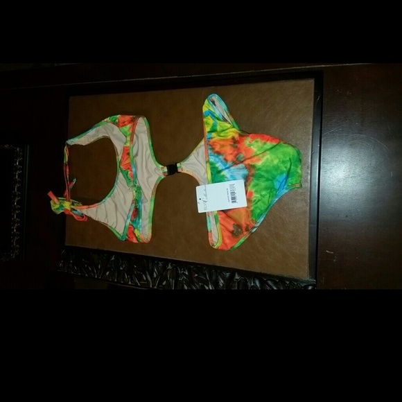 Cut out one piece swimsuit - Picture 2 of 3