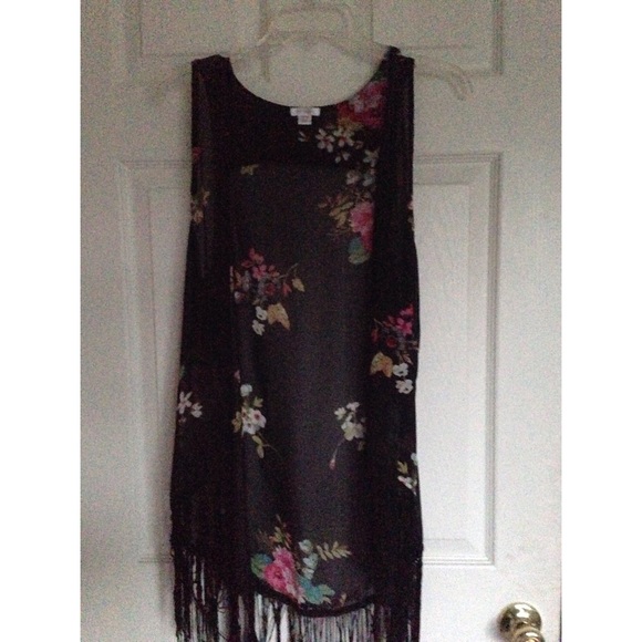 black floral sleeveless kimono