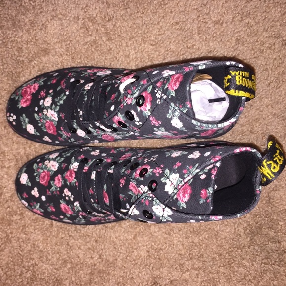 Dr. Martens Canvas Shoe Floral