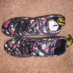 Dr. Martens Canvas Shoe Floral