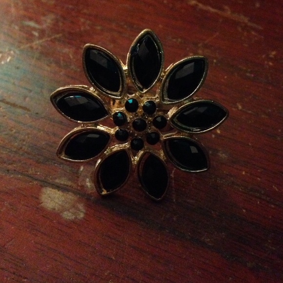 NWOT black and gold flower ring