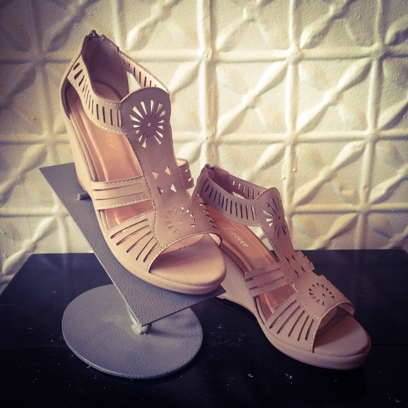 Boutique Shoes - NWT Beige Wedge Sandals Size 8.5