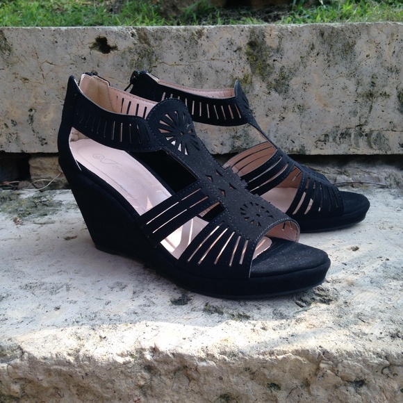 Boutique Shoes - NWT Black Wedge Sandal Size 8.5