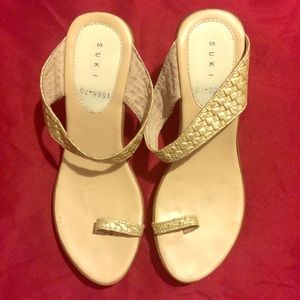 Beige toe ring wedge sandals